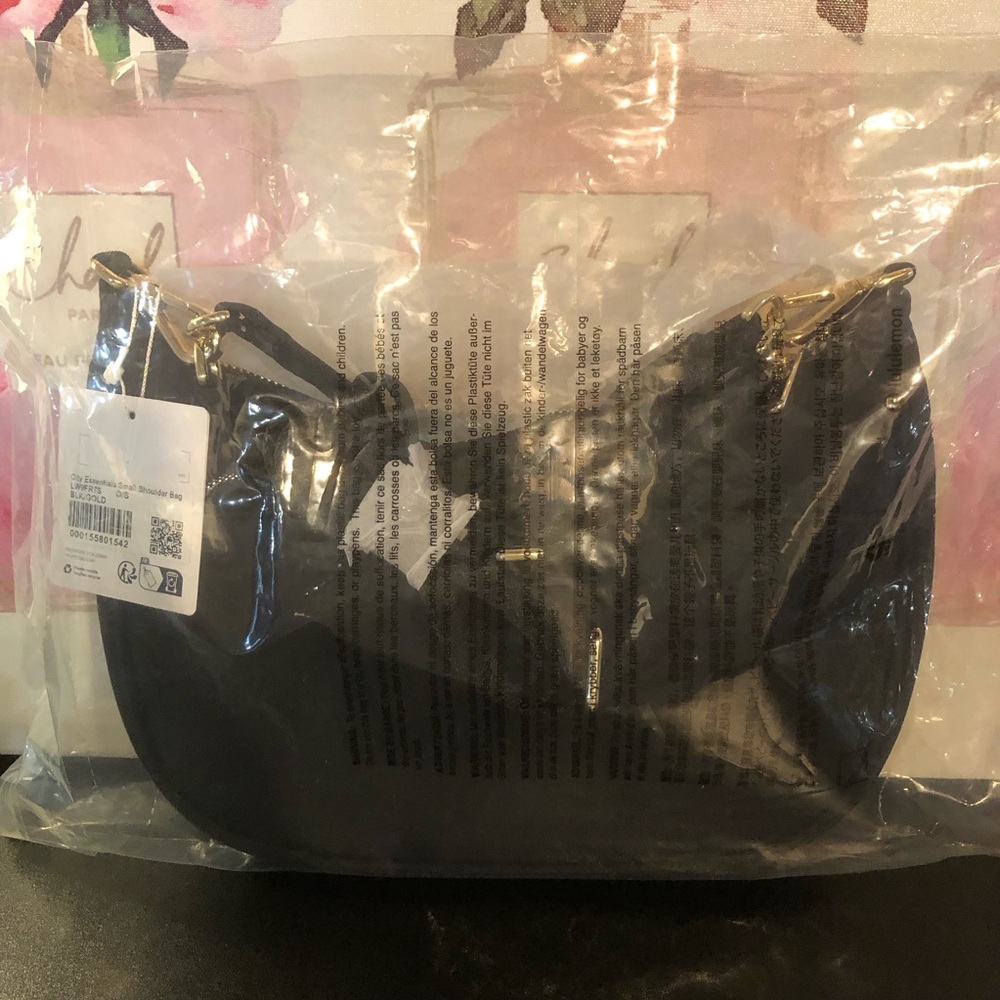 Lululemon City Essential Small Shoulder Crossbody Bag 3L Black Gold Hardware NWT - Picture 4 of 8